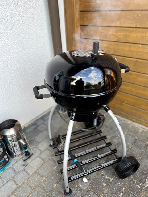 Kugelgrill auf der Terrasse der Ferienwohnung