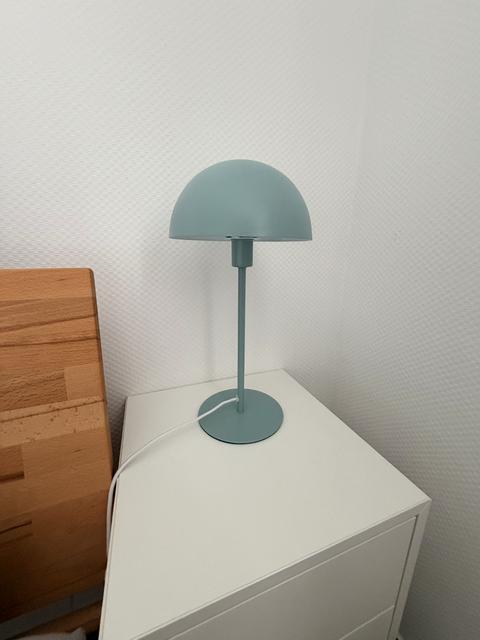 Nachttischlampe im maritimen Grünton